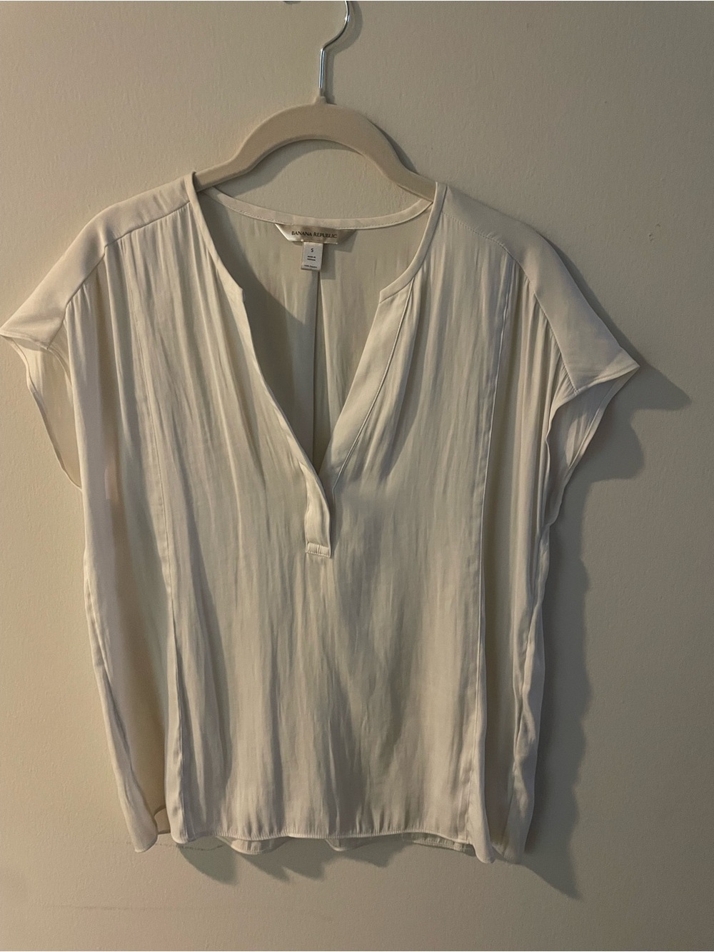 Banana Republic White Split-Neck Cap Sleeve Blouse Office Top